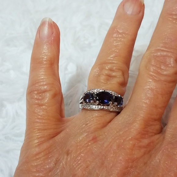 IOLITE AND DIAMOND RING - Picture 4 of 8